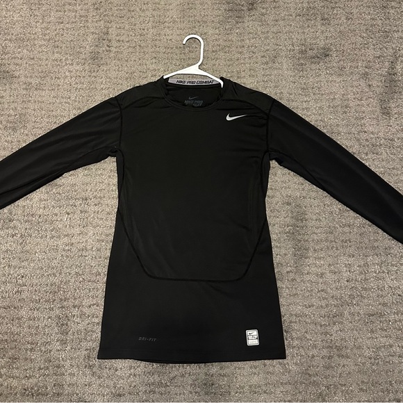 Nike Pro Combat Black Longsleeve - Picture 3 of 3